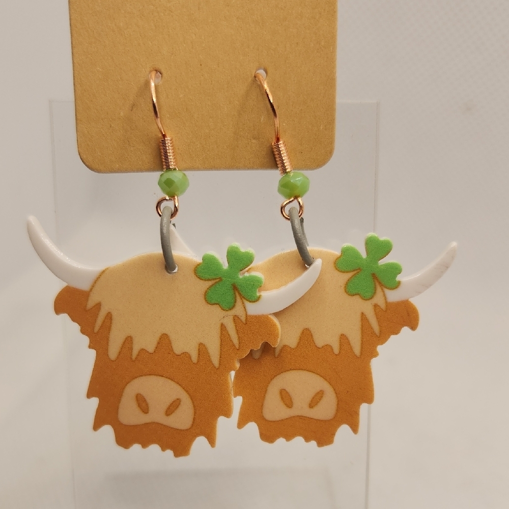 Highland Cow Earrings with Clover - Picture 2 of 3